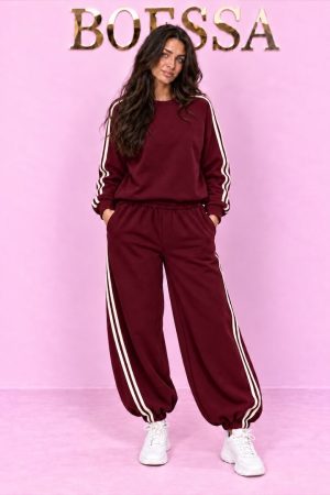 Tweedelige sportieve set dames bordeaux met witte streep – Boessa Mode
