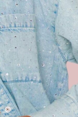 studs spijkerblouse lichtblauw oversized voorkant