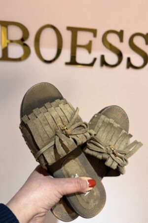 taupe klomp slippers dames met franjes en studs