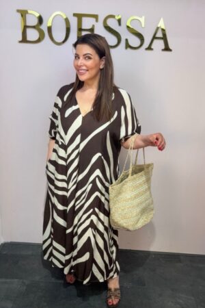 Bruine zebra maxi jurk dames met V-hals en oversized pasvorm – Boessa Mode