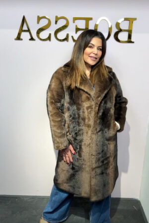 Dé Musthave: Lange Faux Fur Donkerbruine Jas met Klasse