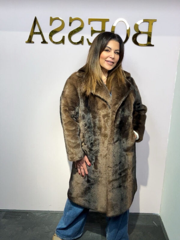 Dé Musthave: Lange Faux Fur Donkerbruine Jas met Klasse