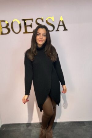 Zwarte coldress met overslag – one size – acryl knitwear – Boesamode