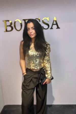 Zachte binnenvoering van one-shoulder sequin top voor dames, voorkomt kriebelen. goud