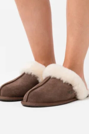 donkerbruine suède pantoffels