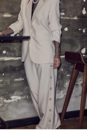 "Elegant 2-Delig Damespak – Beige Blazer met Knopen & Hoge Taille Pantalon"