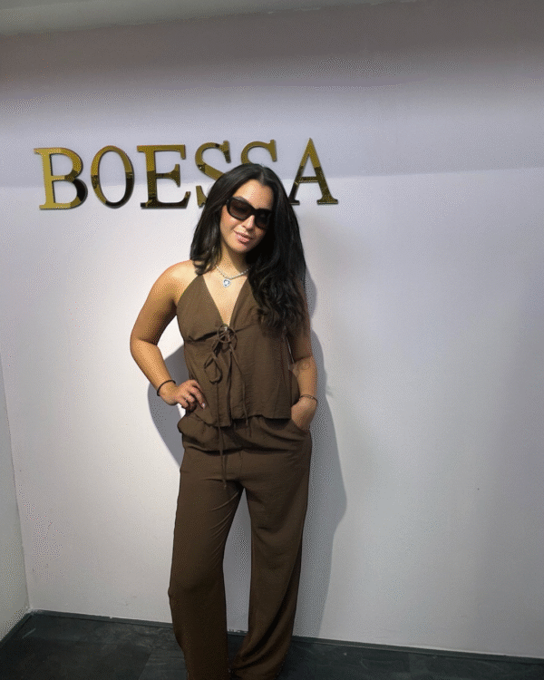 Bruine zomerset met haltertop & linnenlook broek – luchtig en vrouwelijk