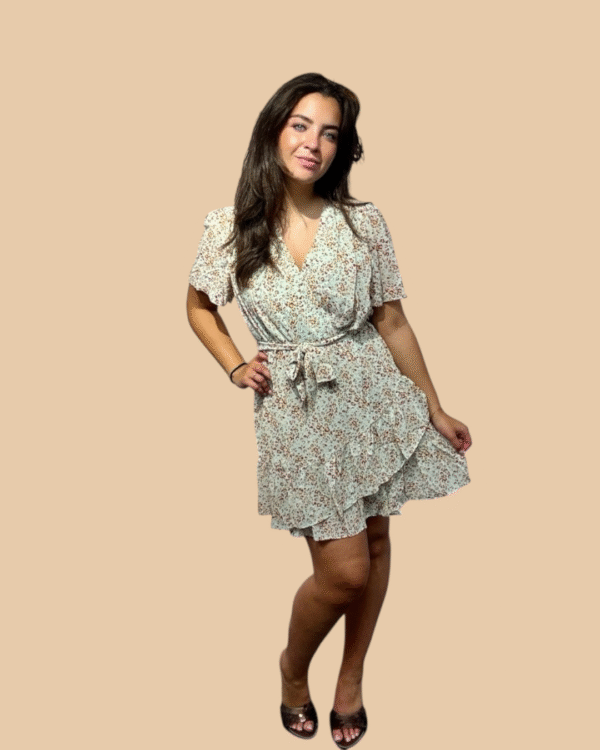 Elegante Jurk met Ruffles, V-Hals & Tailleband – Mint Beige – Maat S/M