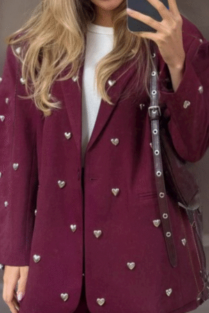 Bordeaux dames blazer met zilveren hartjes – stijlvol & uniek