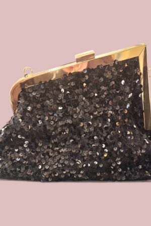 Glamourizer Glitter Clutch is dé sparkelende musthave voor elke feestelijke gelegenheid. Met glinsterende pailletten, een **afneembare gouden