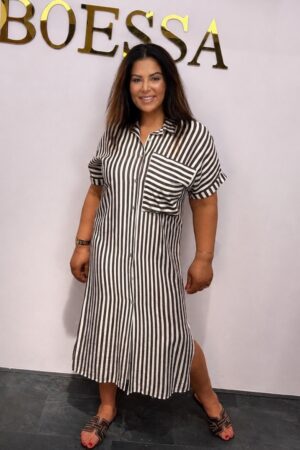 Gestreepte blouse jurk met oversized fit Lange gestreepte zomerjurk dames Oversized blouse jurk met doorknoopsluiting Beige bruine gestreepte jurk dames Trendy gestreepte blouse jurk one size