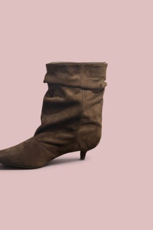 Bruine enkellaarsjes dames suède look met spitse neus – Boessa Mode